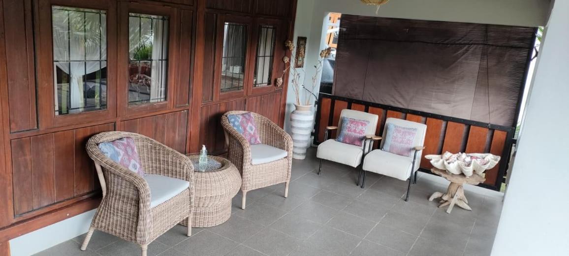 Mama Nings Beach Hotel Sekongkang Buitenkant foto