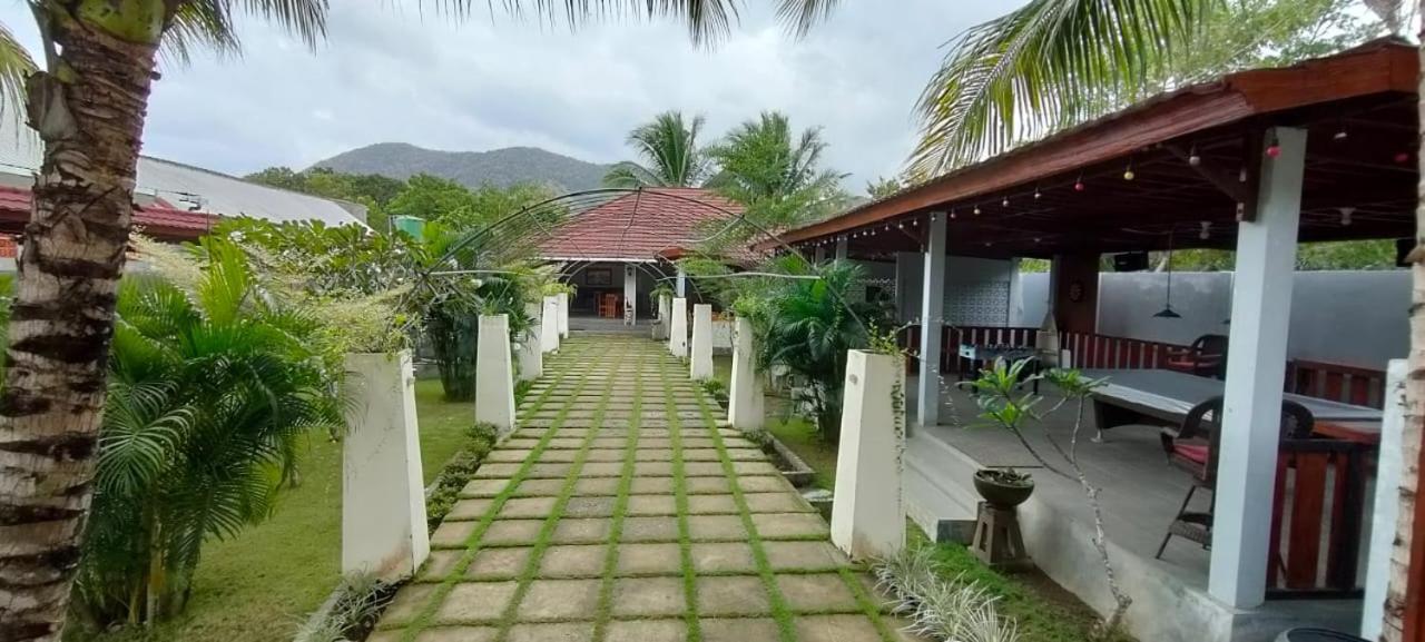 Mama Nings Beach Hotel Sekongkang Buitenkant foto