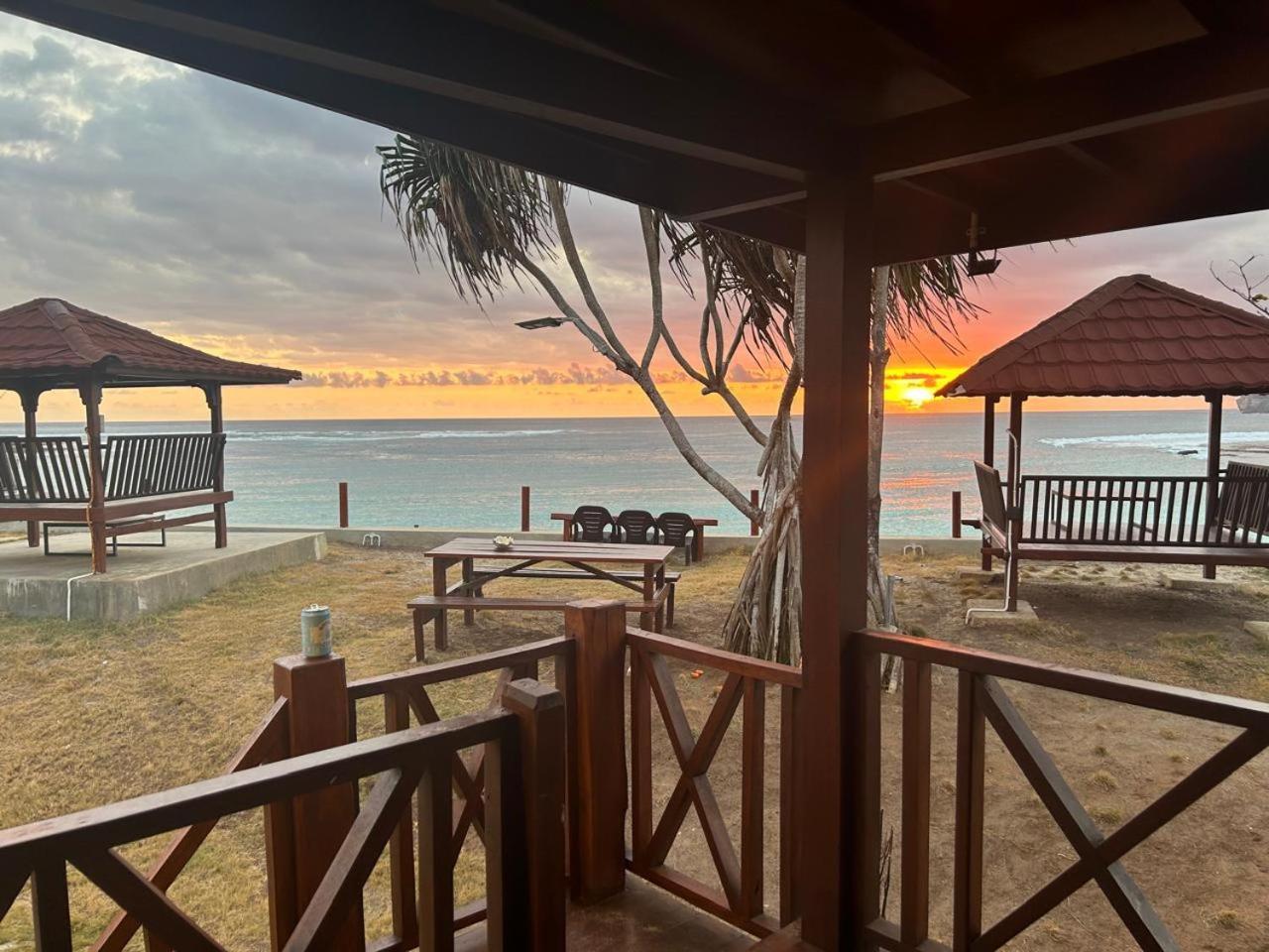 Mama Nings Beach Hotel Sekongkang Buitenkant foto