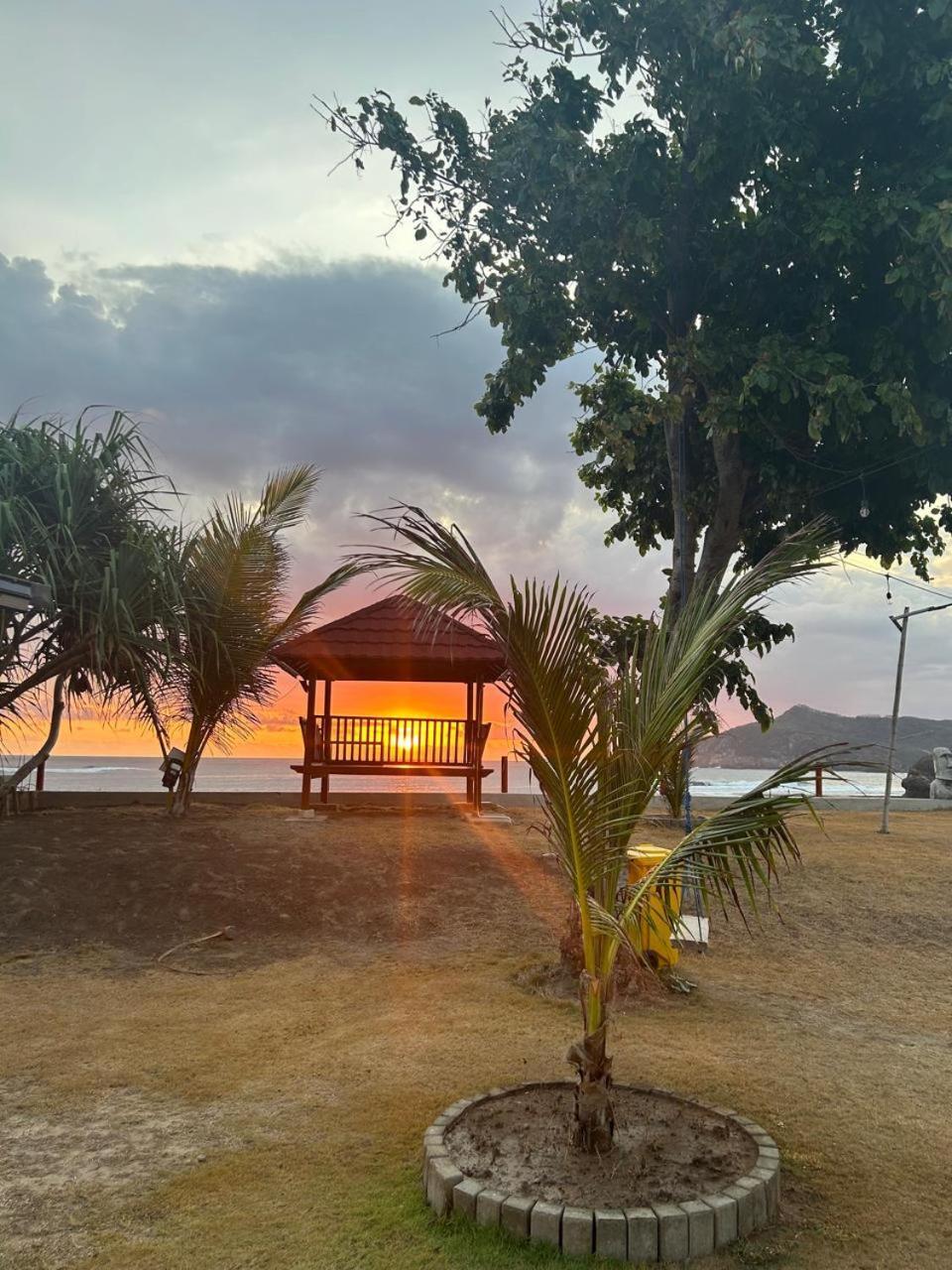 Mama Nings Beach Hotel Sekongkang Buitenkant foto