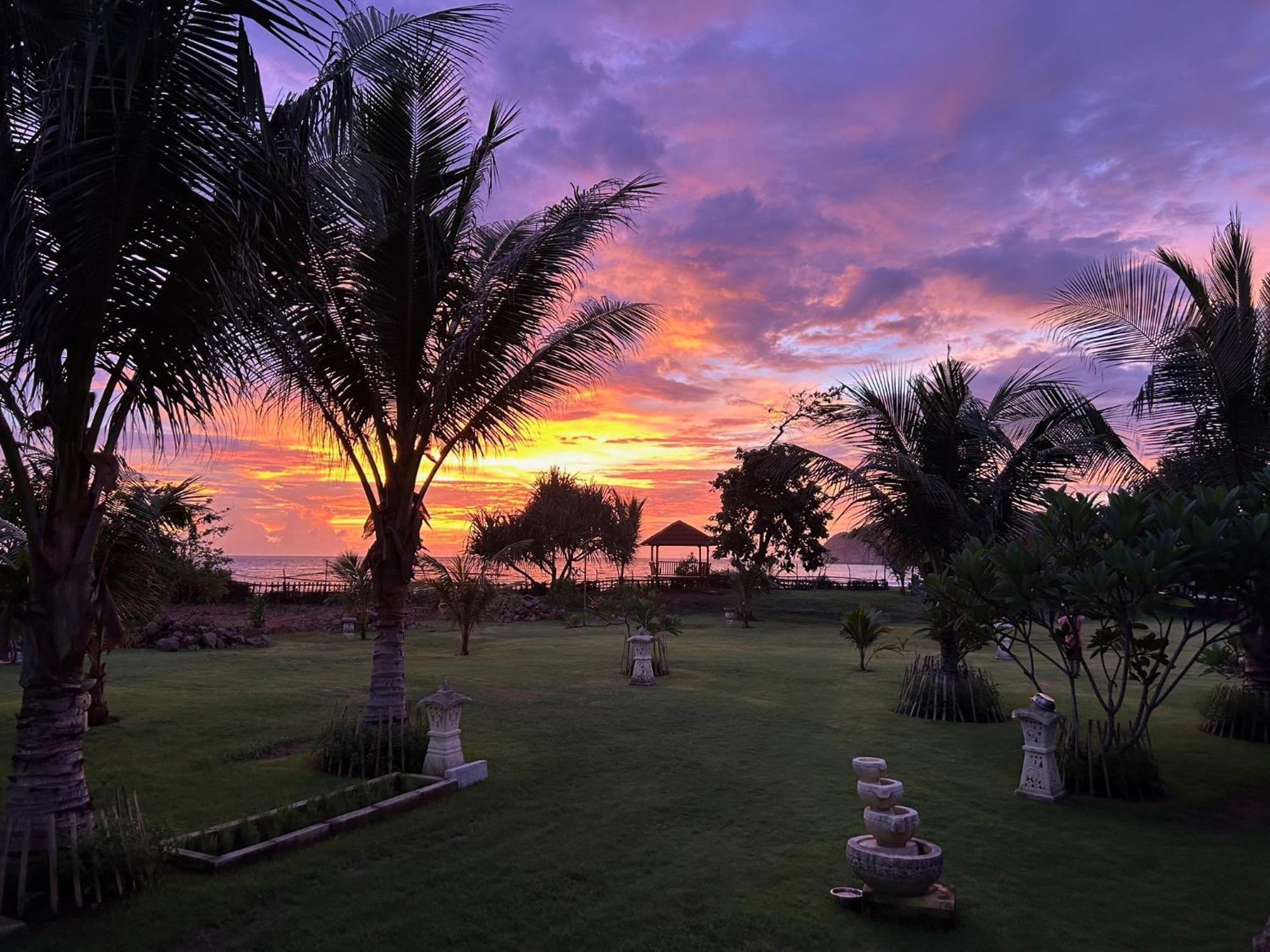 Mama Nings Beach Hotel Sekongkang Buitenkant foto