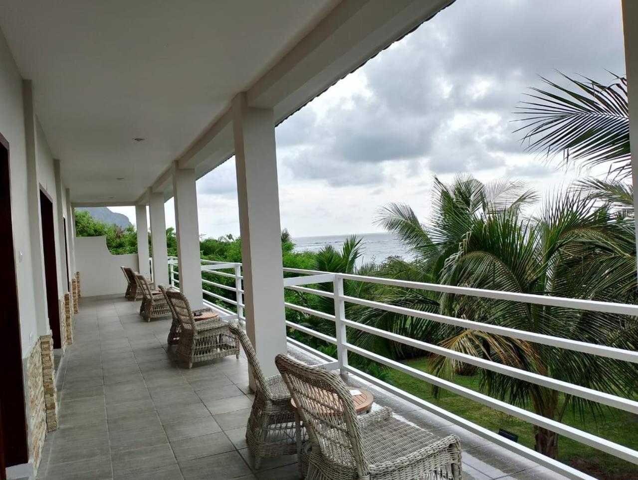 Mama Nings Beach Hotel Sekongkang Buitenkant foto