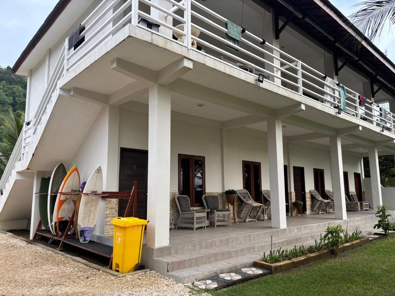 Mama Nings Beach Hotel Sekongkang Buitenkant foto