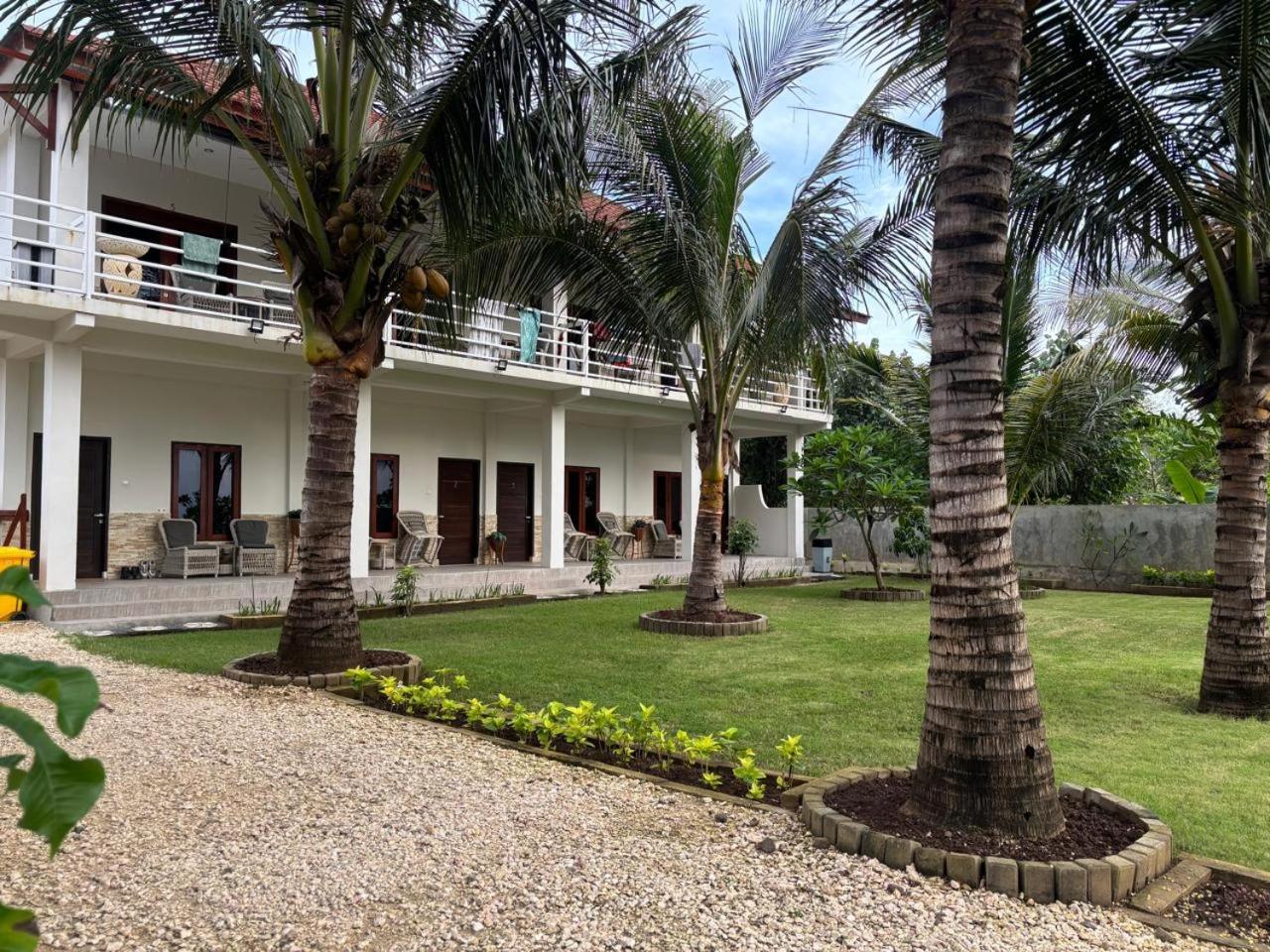 Mama Nings Beach Hotel Sekongkang Buitenkant foto