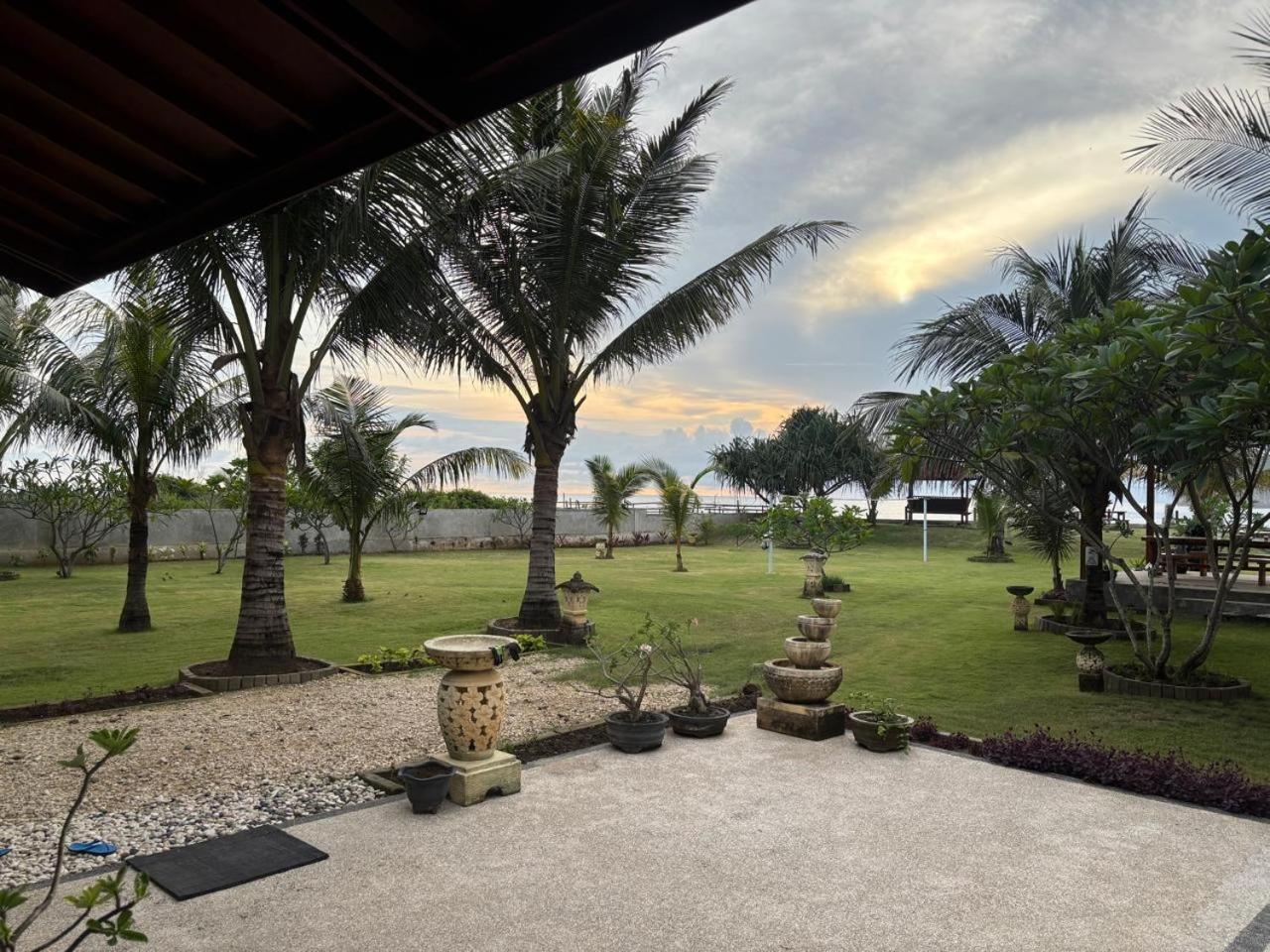 Mama Nings Beach Hotel Sekongkang Buitenkant foto