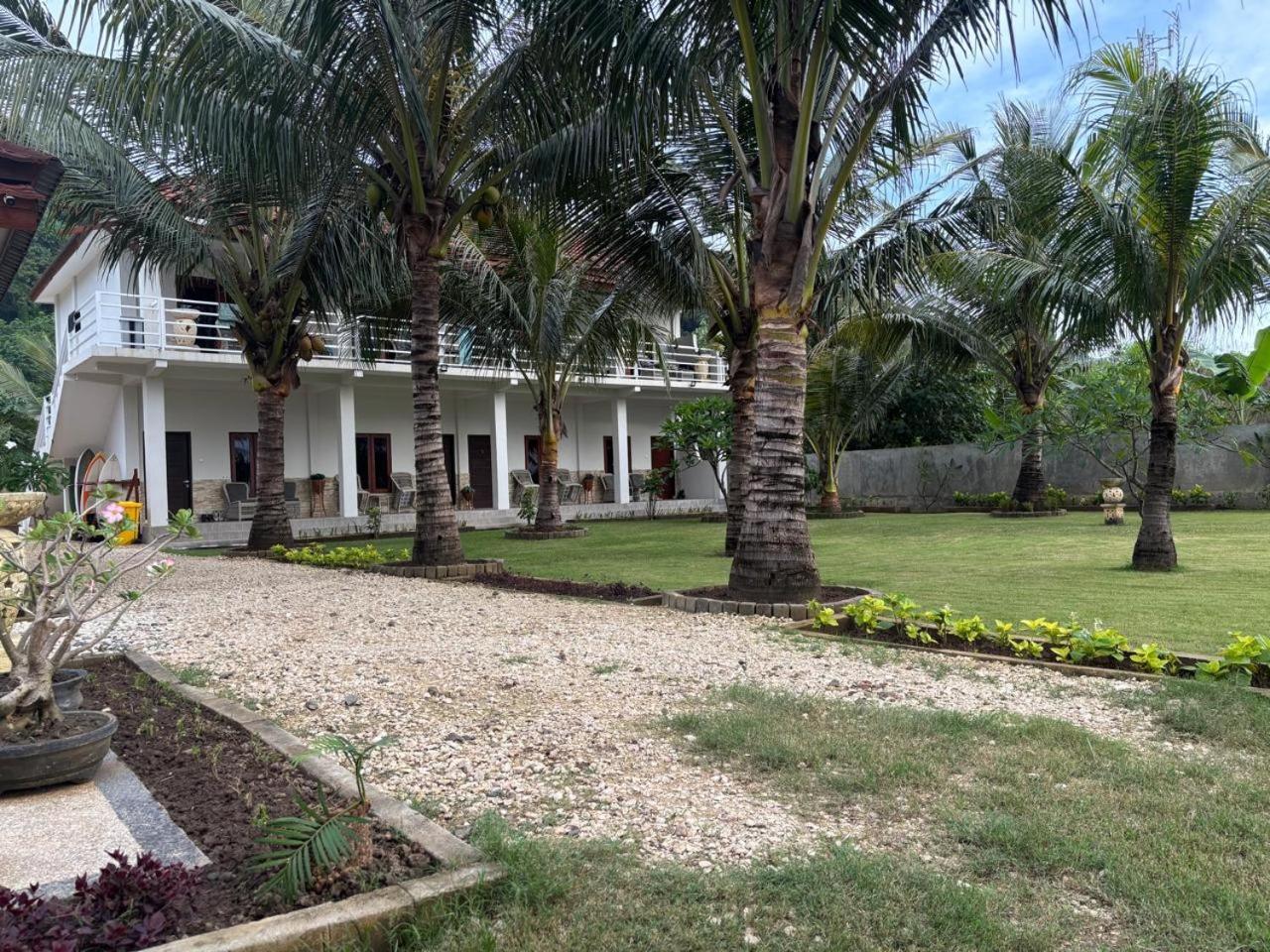 Mama Nings Beach Hotel Sekongkang Buitenkant foto