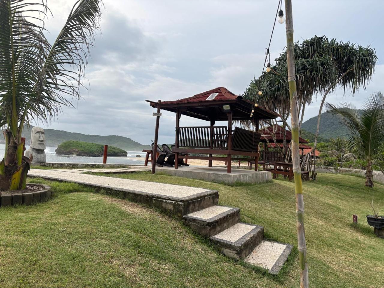 Mama Nings Beach Hotel Sekongkang Buitenkant foto