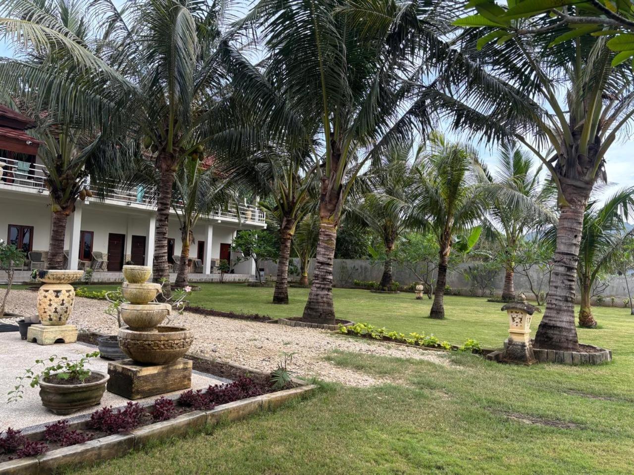 Mama Nings Beach Hotel Sekongkang Buitenkant foto